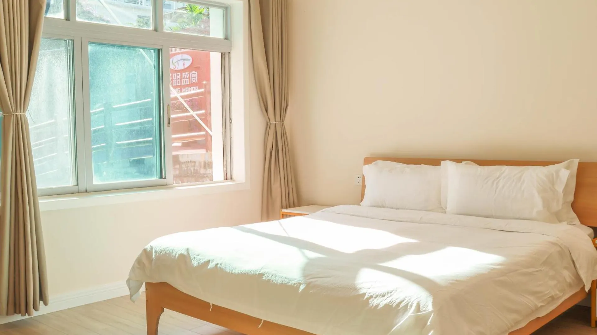 Beautiful Villa B&B Санья Проживание в семье